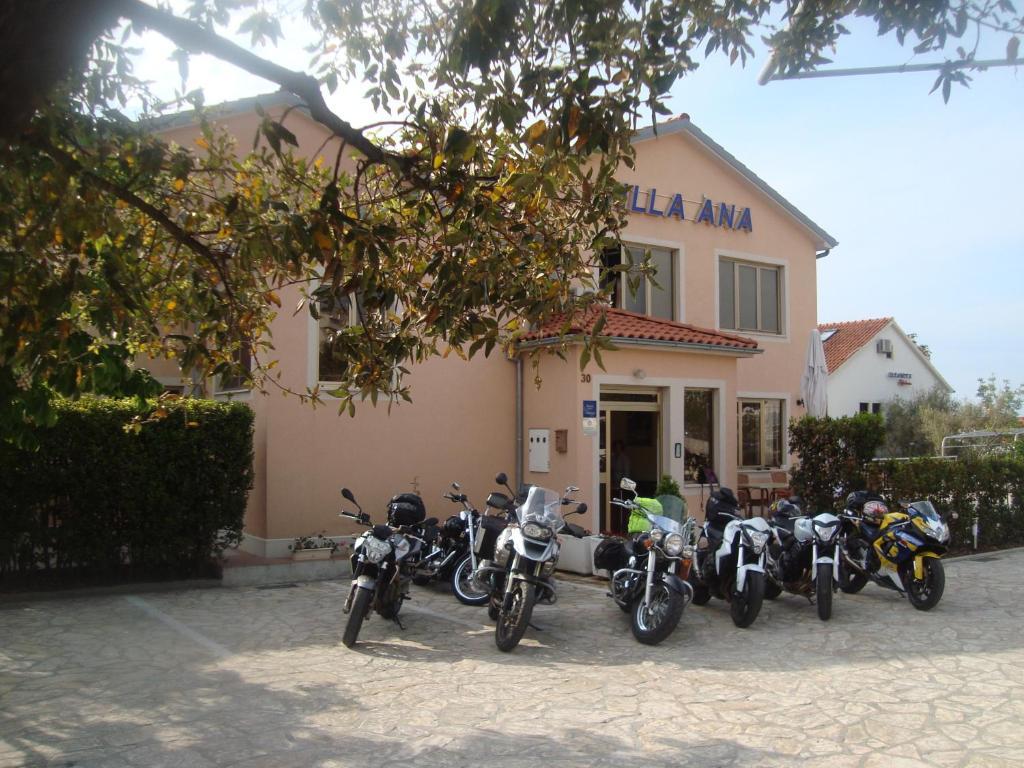 B&B Villa Ana Krk Town Eksteriør bilde