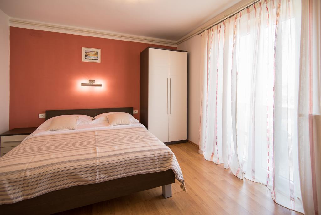 B&B Villa Ana Krk Town Eksteriør bilde