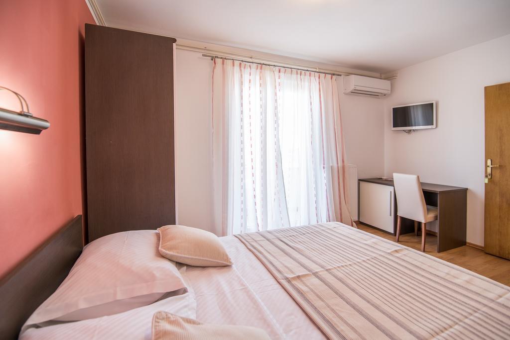B&B Villa Ana Krk Town Eksteriør bilde